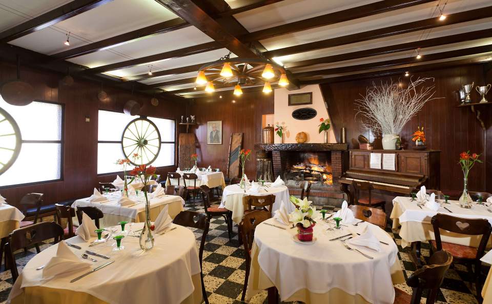 Le restaurant de l'établissement Hotel Pavillon Carina à Gap